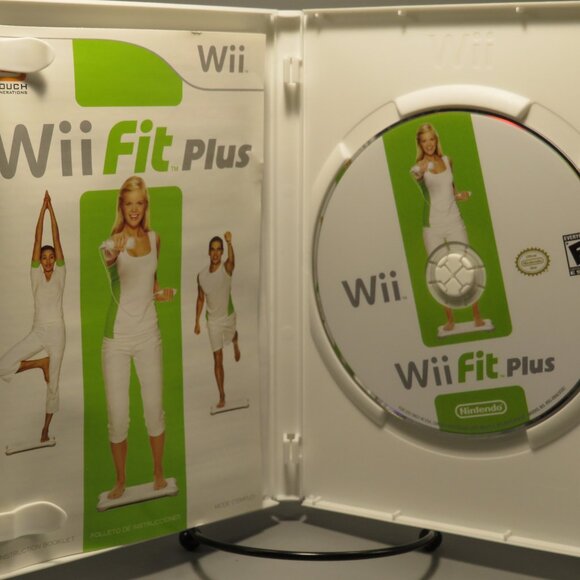 Wii Fit Plus (Nintendo Wii) - Picture 3 of 3